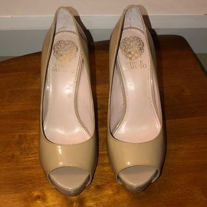 Vince Camuto nude peep toe platform heel